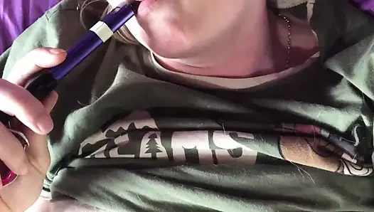 Взрывной сквиртующий оргазм в то время как фантазия о 28-м 390-фунтовом Curvyteen от Fetlife