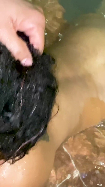Trenutak koji morate podijeliti iz "Dvostrukog pušenja u jacuzziju s curama koje bijegu sa sveučilišta"