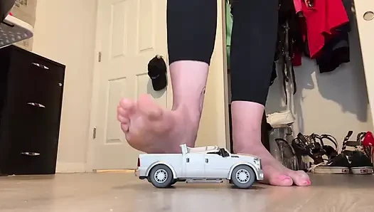 Truck Crush with Size 16 Feet