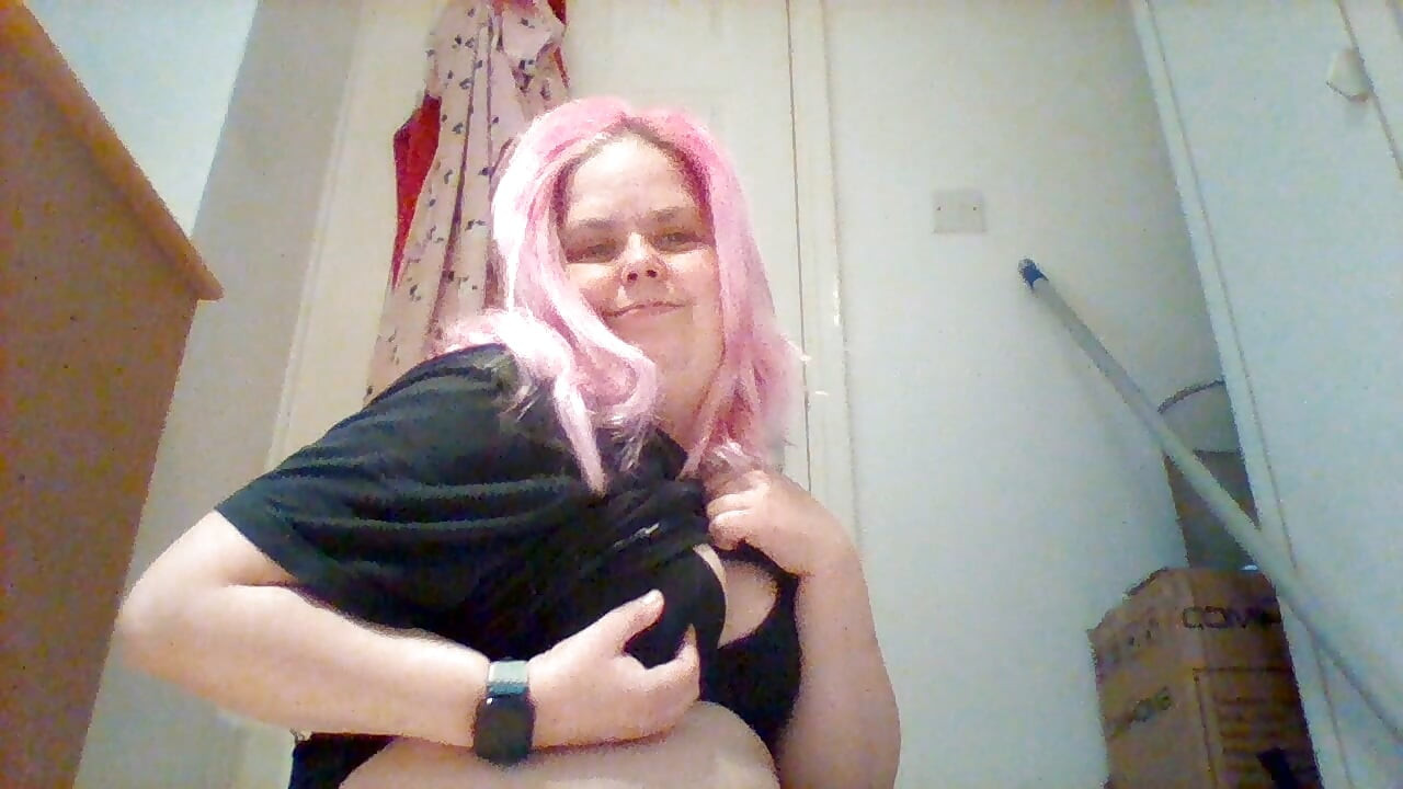 Samo se kate zabavlja