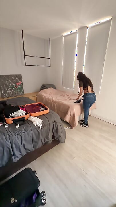 O partidă rapidă cu cea mai bună prietenă a mea imediat ce am ajuns la hotel; uneori cred că este o nimfomană - Addy Rose