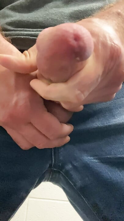 Daddy masturbira i svršava po tebi