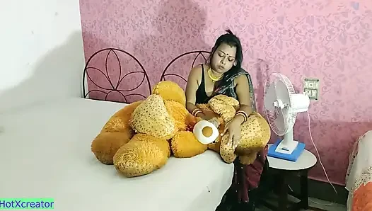 İşsiz koca karısını paylaşmayı teklif ediyor! Hintli ateşli çift seks yapıyor