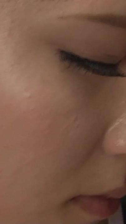 Captivating moment from "Rasierte Asiatisches Teen bekommt Oelpackung und Dreier"