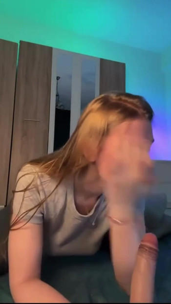 Moment spectaculos de la "Prima dată futai anal cu pumnul și masturbare în pizdă"