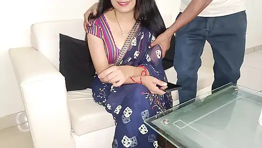 Arkadaşının evli karısına bileklik hediye etti ve karşılığında sert sikişiyor Hintçe ses