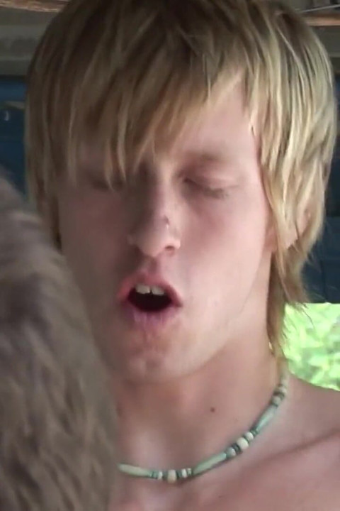 Exclusive video Bareback: Horny gay lets his ass be fucked by the handsome blond in heat