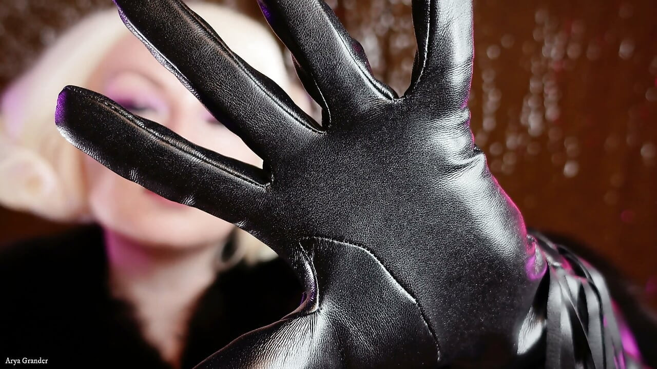 Compilação de vídeos ASMR: o fetiche de luvas mais gostoso (Arya Grander)