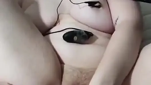 Sesi solo bdsm hardcore (masker, kerah, bar penyebar, elektrostimulasi, vibrator, dan dildo besar)