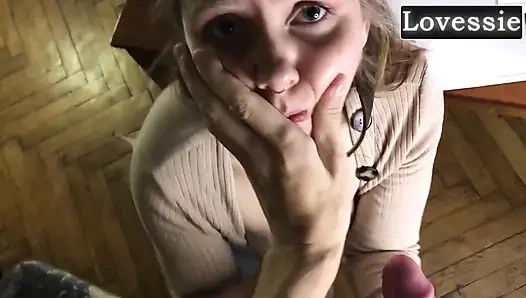 Seksi yeni orta yaşlı seksi sekreter kötü bir iş yaptı ve büyük bir yarakla cezalandırıldı, döl yutuyor - lovessie