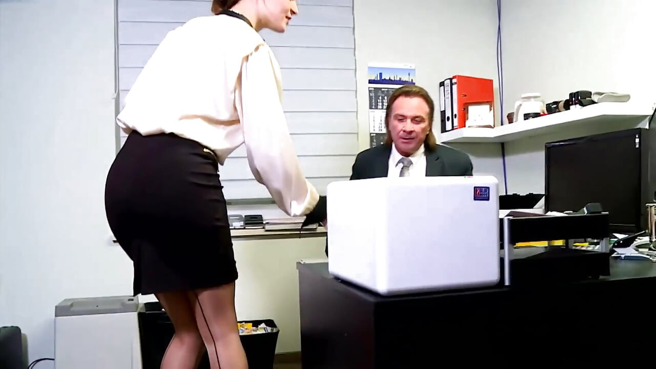 뜨거운 창녀를 위한 갑작스런 오르가즘