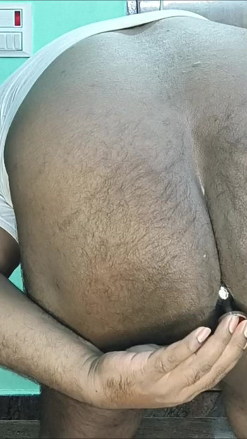 Inserindo um lindo brinquedo dentro do meu cu