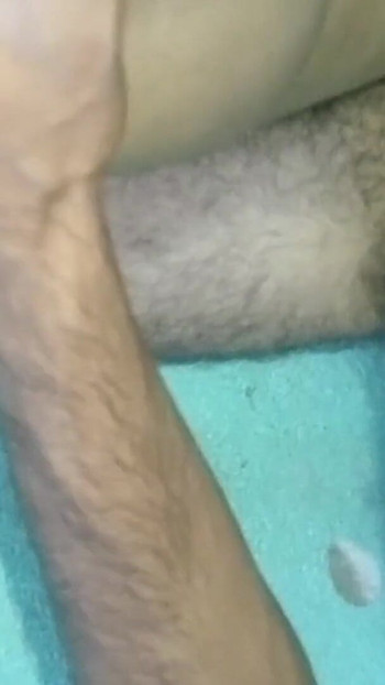 Nezaboravan trenutak iz "Moja žena je bacila vodu na moju zemlju Vrući seksi Desi video Video muža i žene Vrući seksi Desi video"