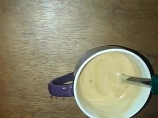 Éjaculation sur le café