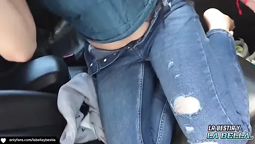 Секс на улице в машине, богатый анальный кримпай!