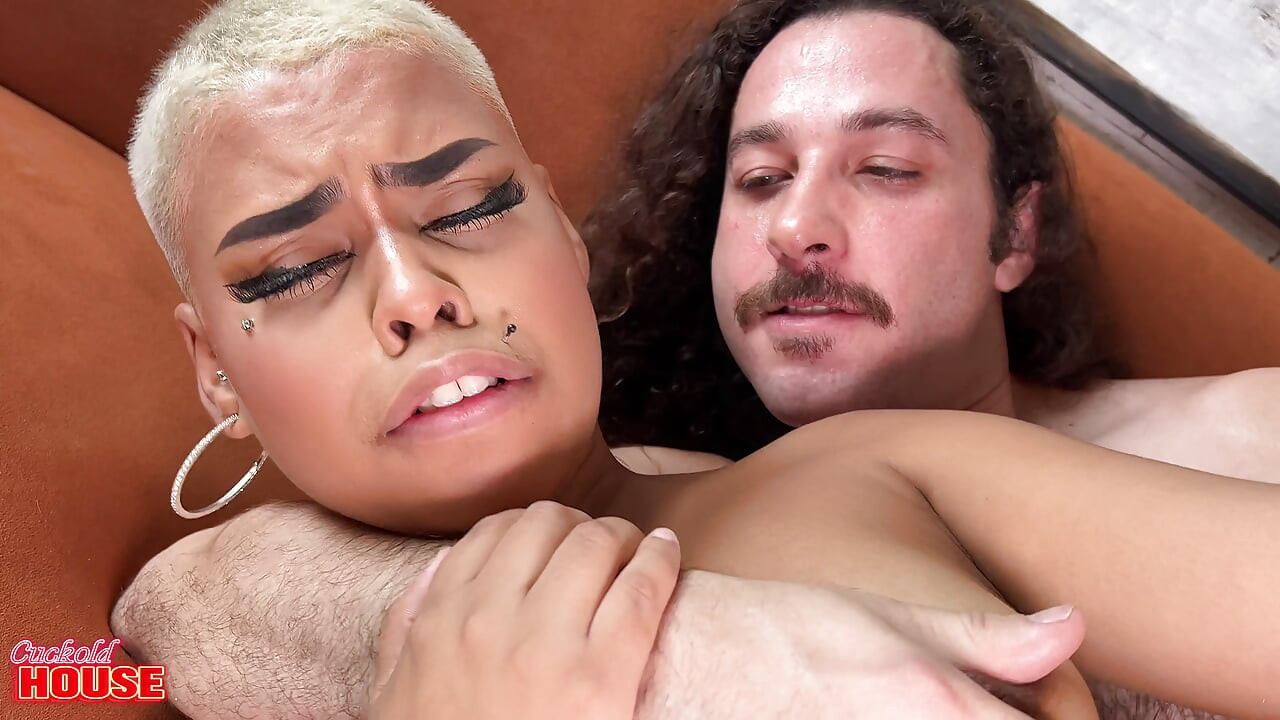 Ela Fodeu Gostoso E Levou as Primeiras Espetadas Para Perder a Virgindade No Cú