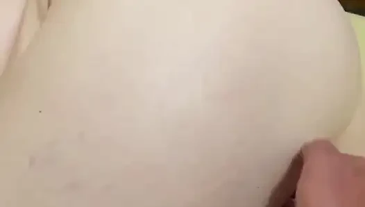 Merce süper azgın uyanıyor ve kendine dokunuyor