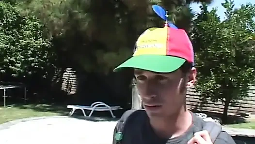 Blondine mit dicken möpsen fickt in dogging-position ... in den mund kommen