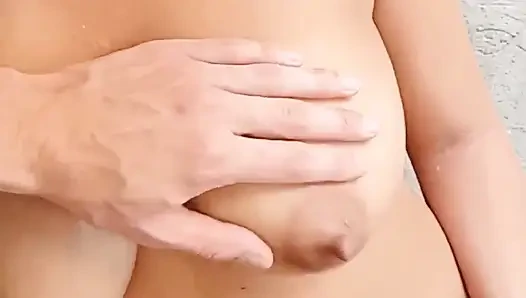 Verandadaki komşum banyo yapıyor zengin götlü inanılmaz göğüsleri var bu esmer Kanada'da bulunduğu bir tanrıça