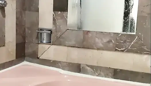 A Rich Squirt Di Jacuzzi