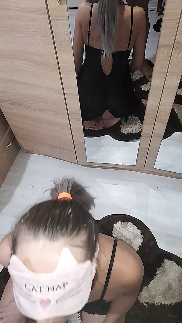 Мачеху застукали за пасынком в любительском видео, который помог ему быстро кончить, часть 2023