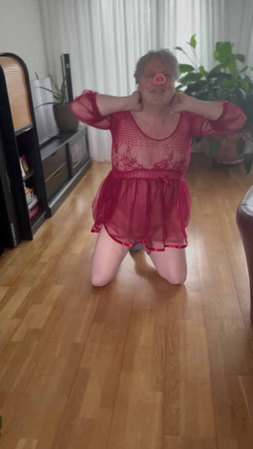 Little fat piggy exposing