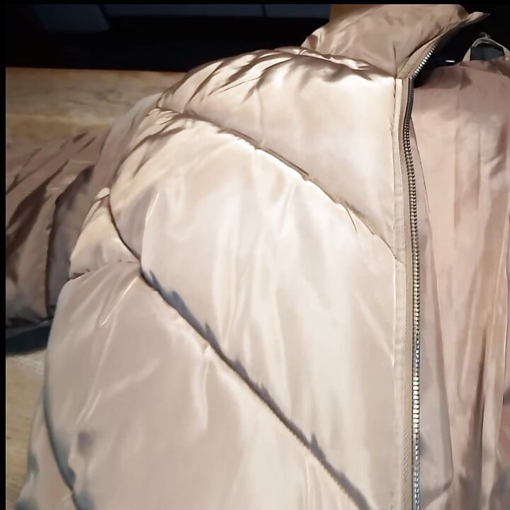 Wanita puffercoat mahukan sperma saya