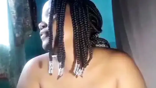 Шоу киски с большой черной задницей