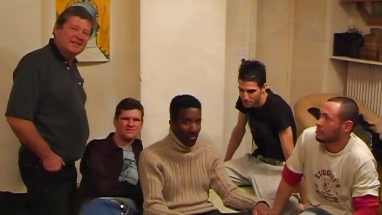 Hardkorowy Gangbang Z Dwiema Wielkimi Francuskimi Dziwkami