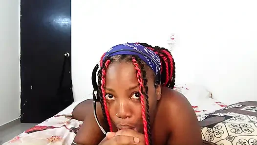 Bu küçük getto zenci thot geceyi odasında dildo oyuncağını emerek geçirmeyi seviyor - mastermeat1