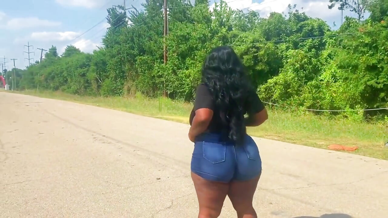 Pantat besar melantun gila pada batang