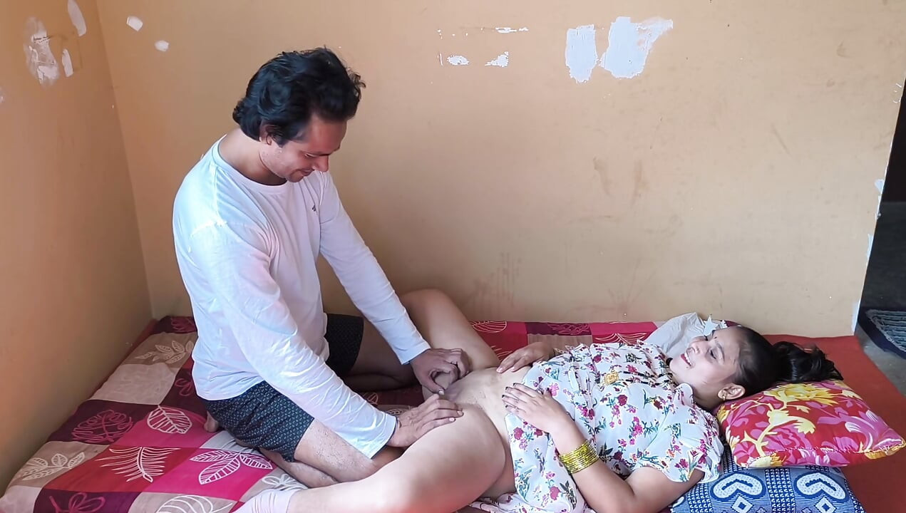 Amaterski indijski par se u spavaćoj sobi, puna zabave, puno ljubavi