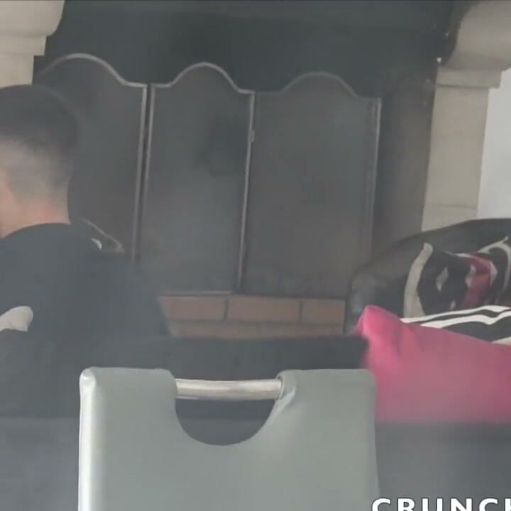 James follado por un joven árabe