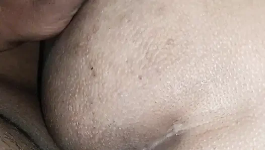 Kız arkadaşla da sikişiyor kremsi sikişiyor