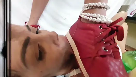 Anita tompson dan bella feh lagi asik ngasih tendangan karate dan kaki yang aduhai