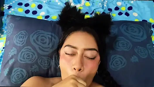Saya memberikan bahasa Rusia, yang diakhiri dengan seks oral kepada seorang pengikut