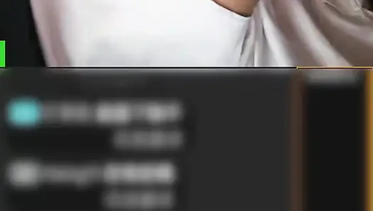 Siaran langsung video guru dibagikan dengan sekelompok pria bernafsu