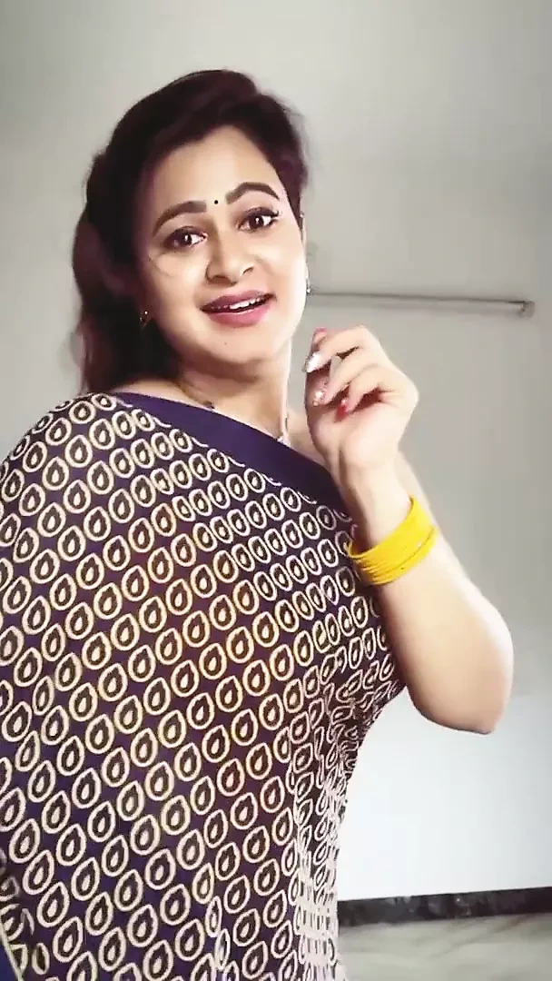 sexy Indian Aunty Sexy Yellow Sleeveless Saree