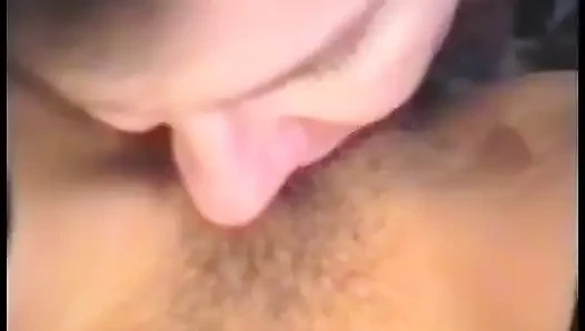 Azgın hatun sikilmeden önce büyük direğe gırtlağına kadar alıyor