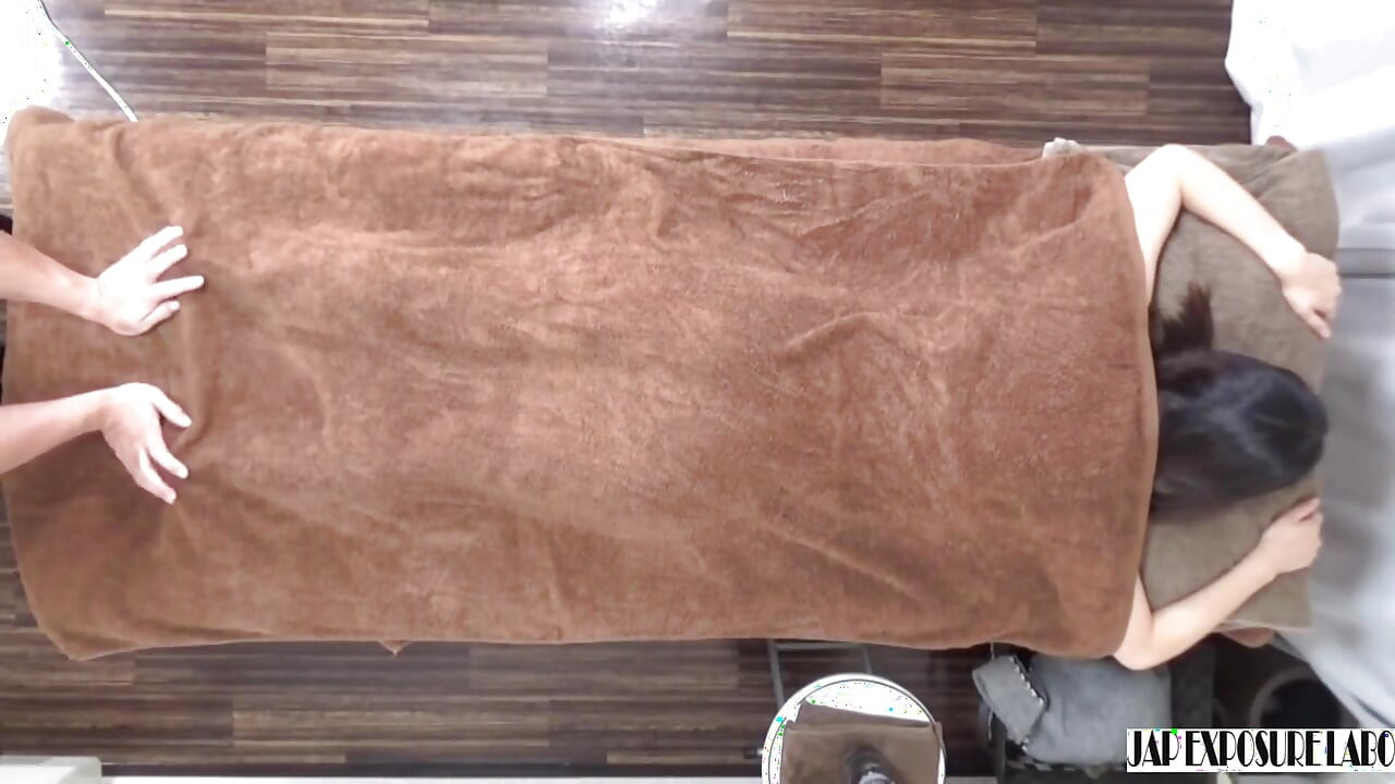 Elegante y hermosa con un ambiente cautivador, entró a la tienda devota madre soltera haciendo su mejor esfuerzo todos los días - 1
