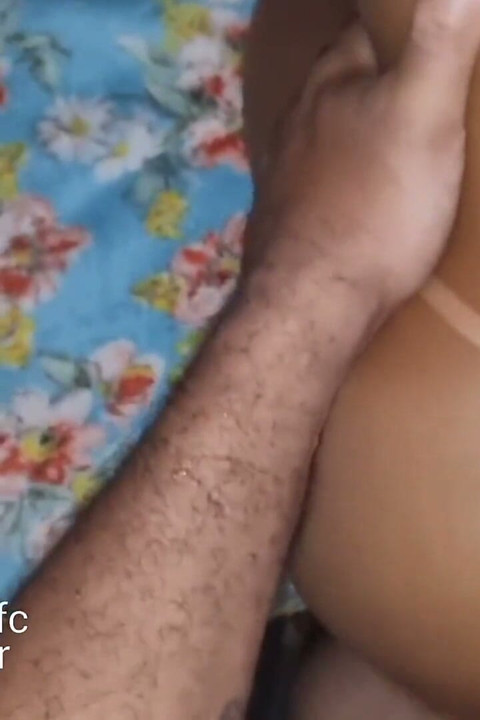 继女害羞地勾引继父