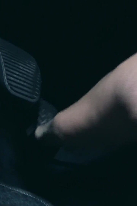 Mengepam pedal dan memandu