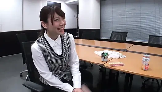 Pria paruh baya dan wanita kantoran