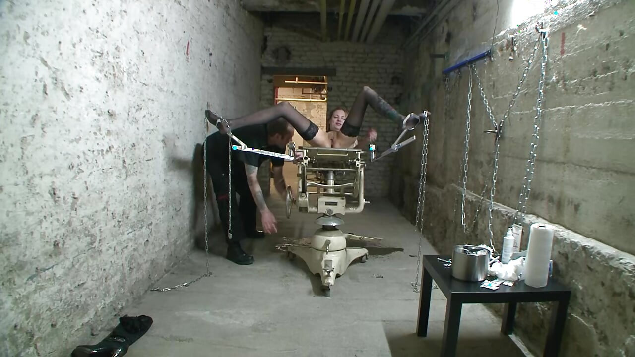 Dvije vruće cure obožavaju hardcore BDSM, fisting i seksi igračke
