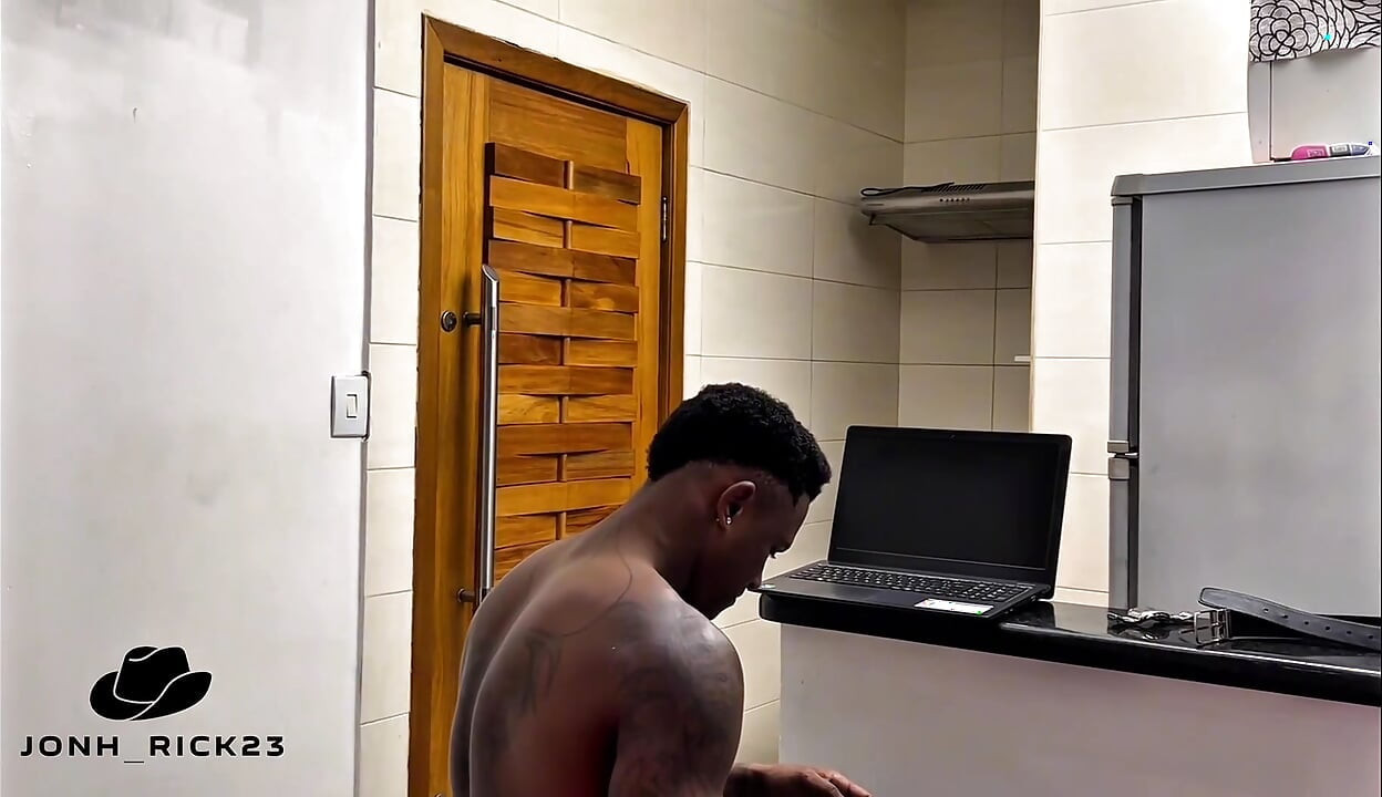 나는 피곤하게 퇴근했지만, 아내는