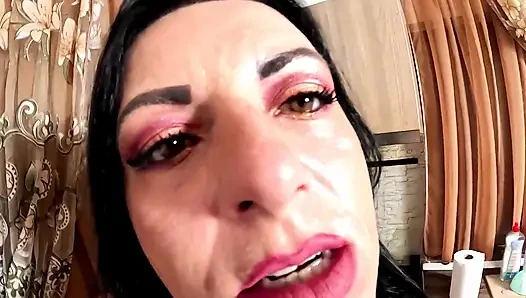 Bakış açısı esaret sandalyesi azdırıyor. Teyp ağzı, sigara içme, göt tıkacı ve çifte orgazm