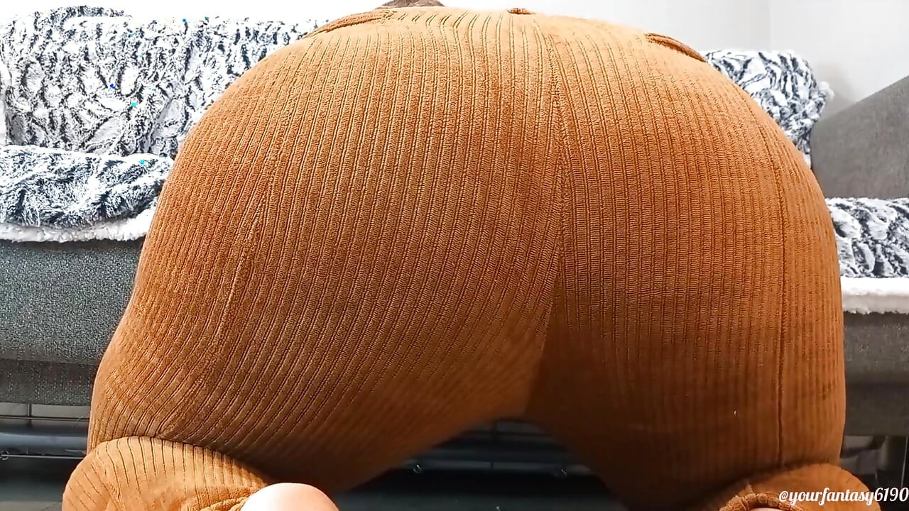 Big ass farts in corduroy pants