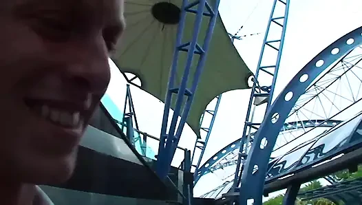 Meine sexy geile freundin mag ihre heiße haarige muschi im freien und in der Öffentlichkeit von meinem großen schwanz gefickt werden