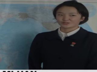 La estudiante coreana Kim Min Han folla con un condón