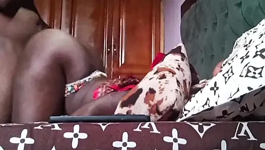 Büyük kalçalı bu büyük fahişeyi sikiyorum.